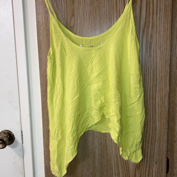 Happening in the present tank top - Picture 2 of 5